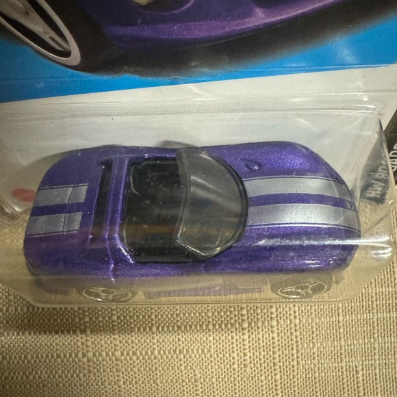 715-PHM 2023 Hot Wheels New Dodge Viper RT/10 Purple, Hw Roadsters 7/10 - Picture 3 of 7
